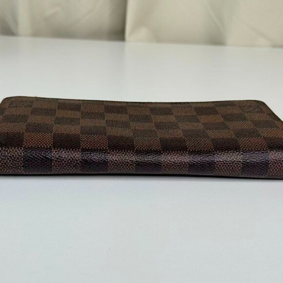Louis Vuitton Damier Ebene Wallet with Classic Checkered Design - Picture 6 of 9
